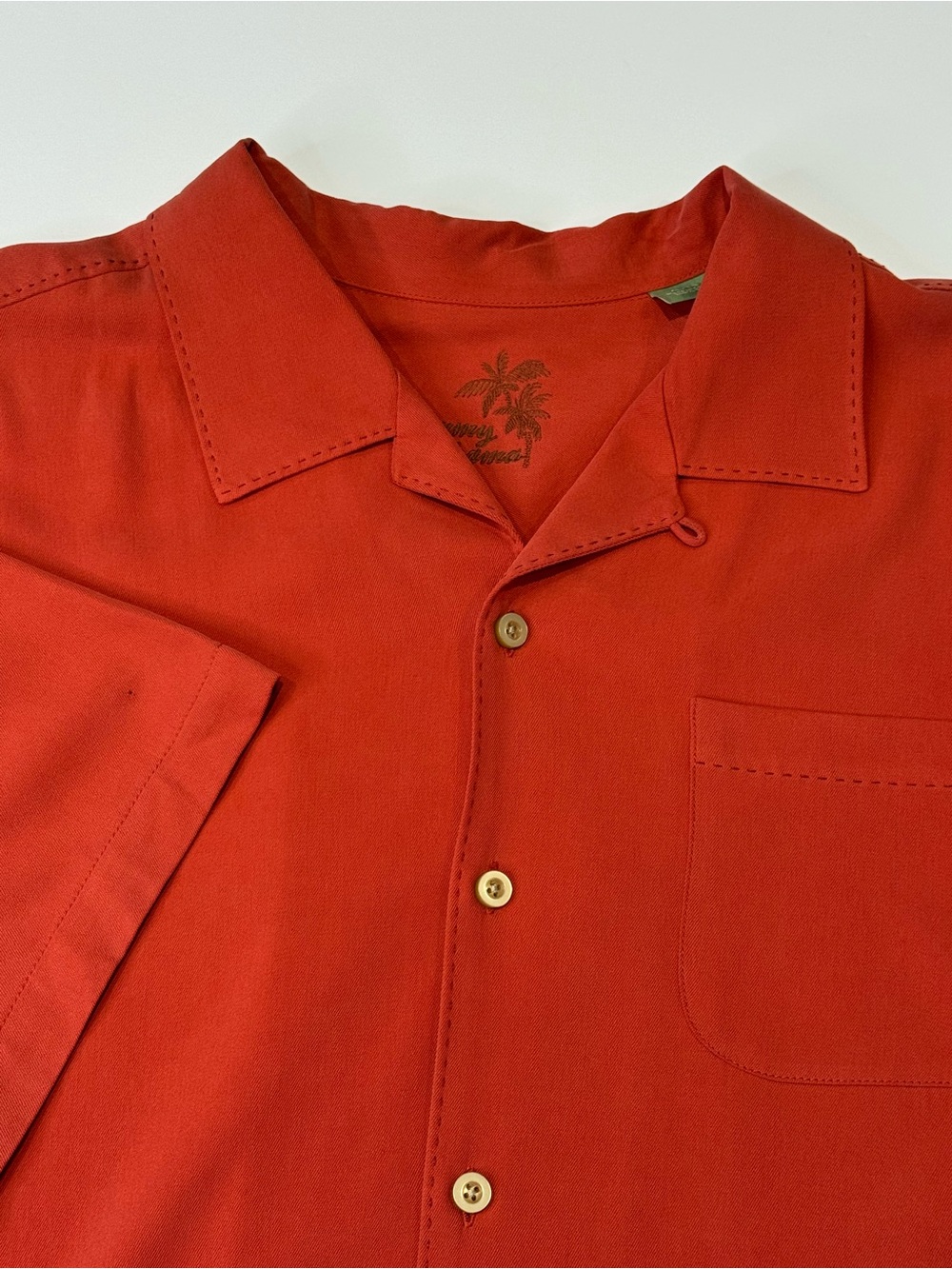 Tommy Bahama Men's XL 100% Silk Short Sleeve Button Down Red Resortwear Vacation